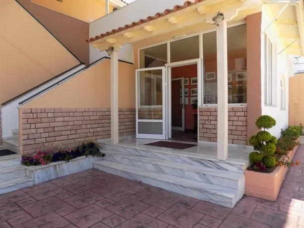 HOTEL KALAMITSI APARTMENTS - Image 1