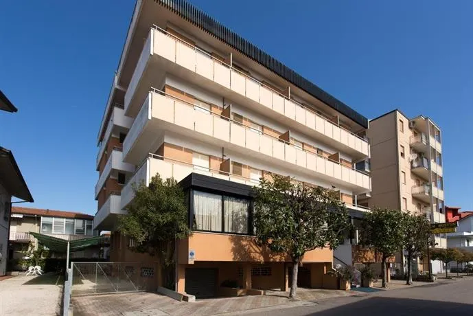Hotel Boston - Image 1