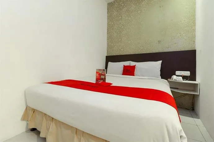 RedDoorz Plus near Fort Rotterdam - Image 1