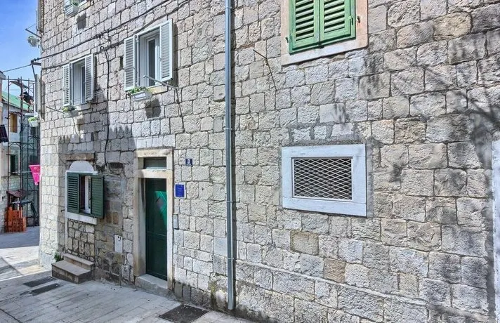 Split Suites - Image 1