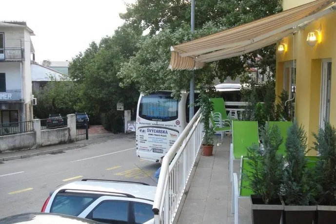 Apartments Dea Baška Voda - Image 1