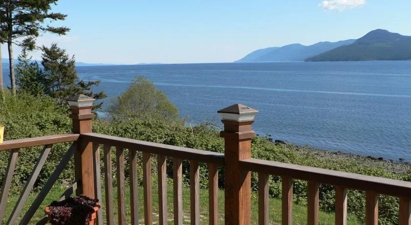 The Getaway Waterfront Cottage - Image 1