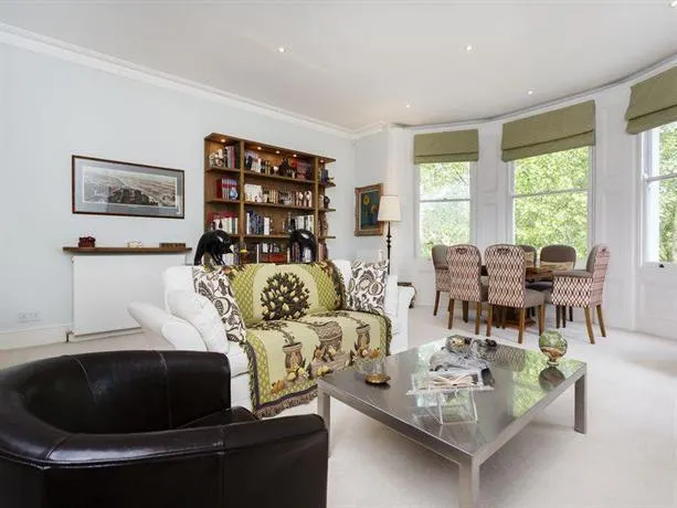 Veeve  2 Bed On A Beautiful Garden Square Bina Gardens Kensington - Image 1
