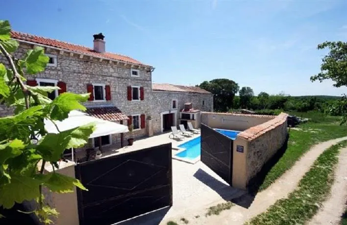Holiday Home Mutvoranka - Image 1