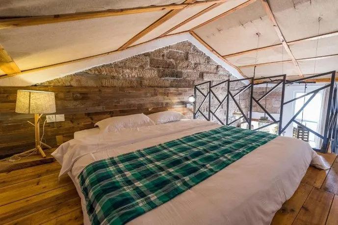 Qingyi Coral Rock Guesthouse - Image 1