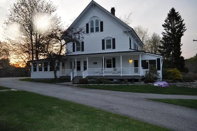 Pleasant Lake House Bed and Breakfast - Image 1