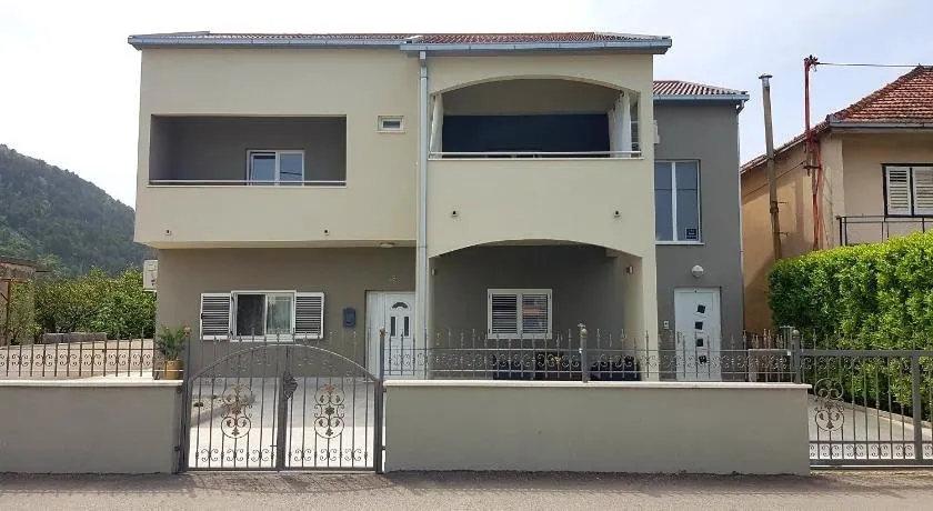 Rafael Apartment - Image 1