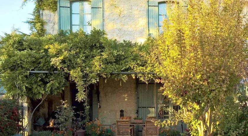 Les Glycines Bed & Breakfast - Image 1