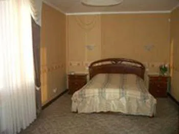 Brize Hotel - Image 1
