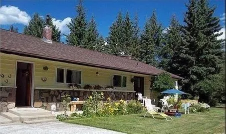 Cozy Cubbyhole Bed & Breakfast - Image 1