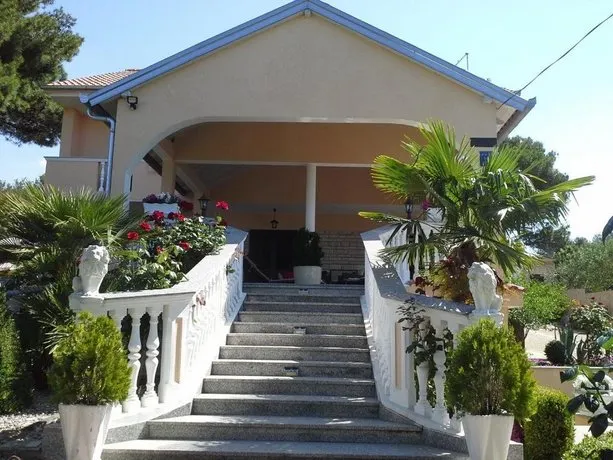 Holiday Home Villa Romantica - Image 1