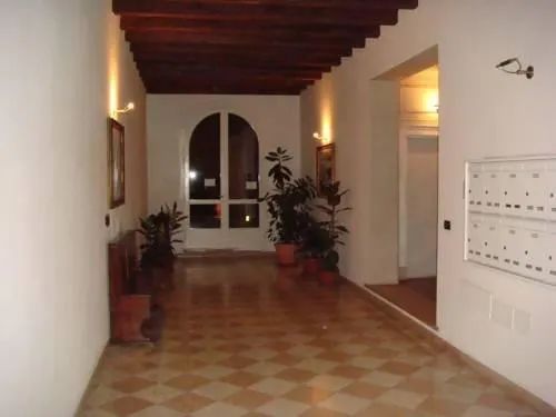 White's House Apartament - Image 1