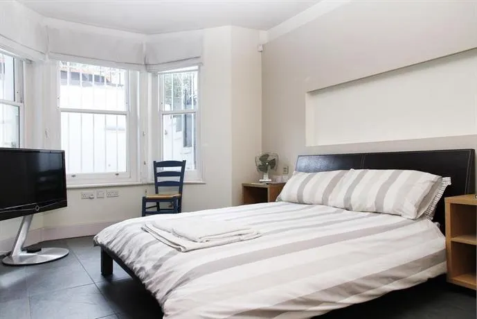 Chelsea Garden Apartment - Image 1