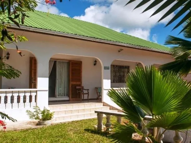 Baie St. Anne Guest House - Image 1
