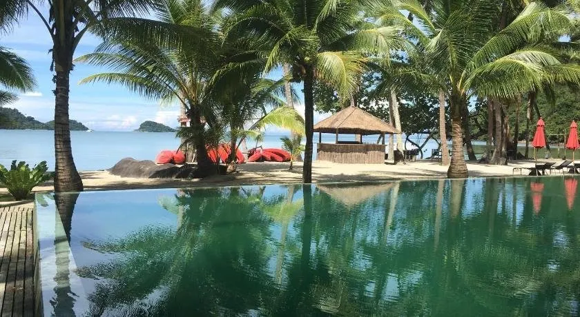 Absolute Beachfront Villa - Image 1