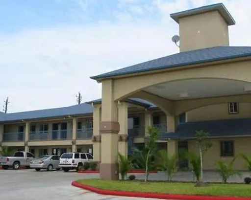 Moonlight Inn And Suites - Image 1