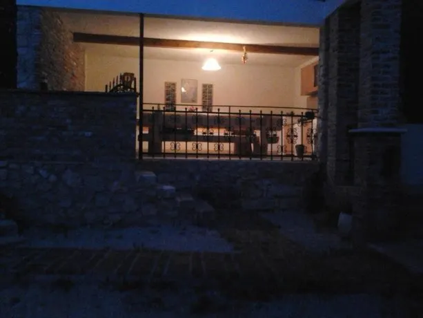 Hous Rudi - Image 1