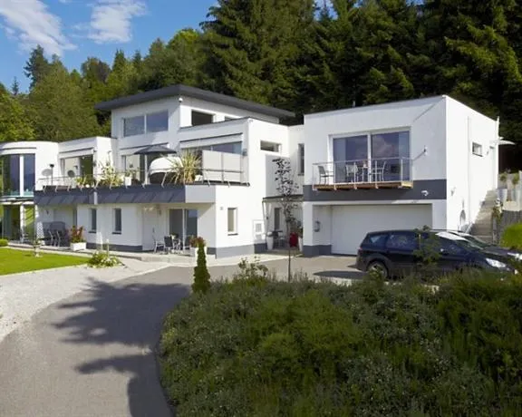 Lakeside Apartments - Image 1