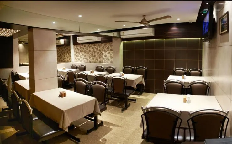 Hotel Leela by OYO Rooms - Image 1