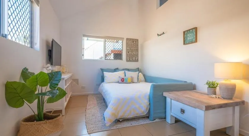 Hume Street 22, Golden Beach - Image 1