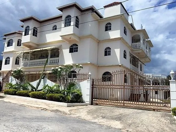 Duncan's Villa - Image 1