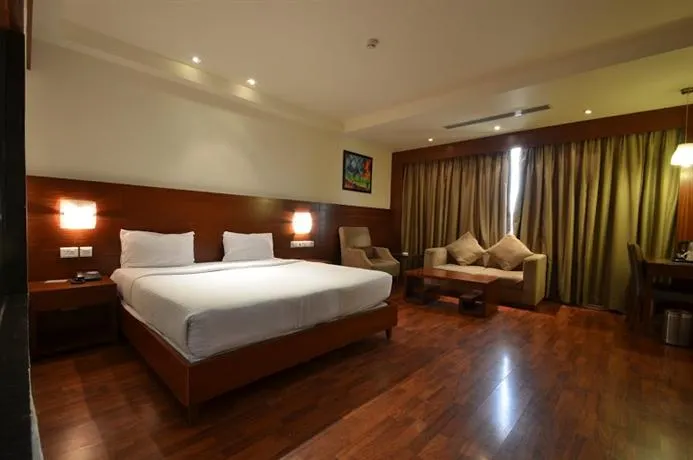 Expotel Hotel - Image 1