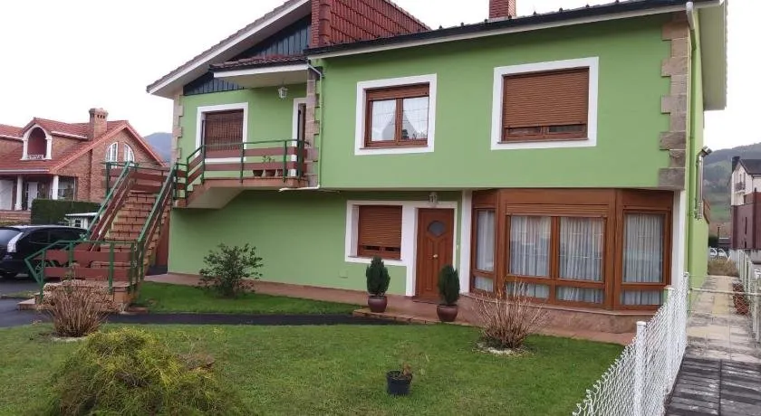 Casa Con Jardin Castaneda - Image 1