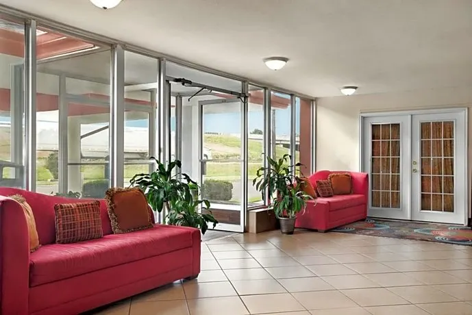 Express Inn and Suites - Image 1