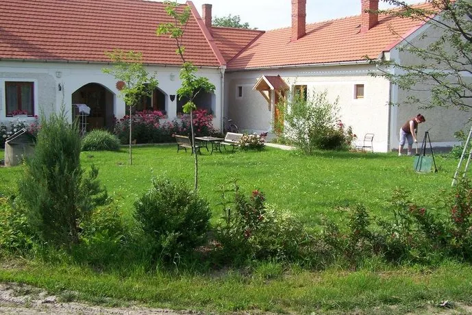Alsó-Kúti Vendégház - Image 1