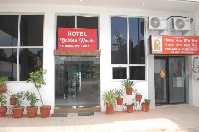 OYO 6370 Hotel Golden Woods - Image 1