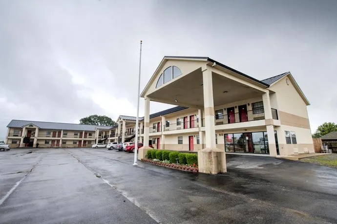 OYO Hotel McAlester Hwy 69 OK - Image 1