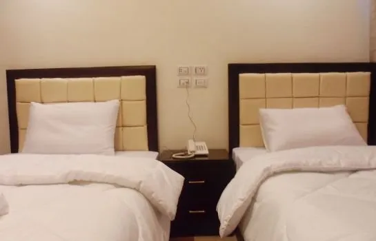 Mandarin Hotel - Image 1