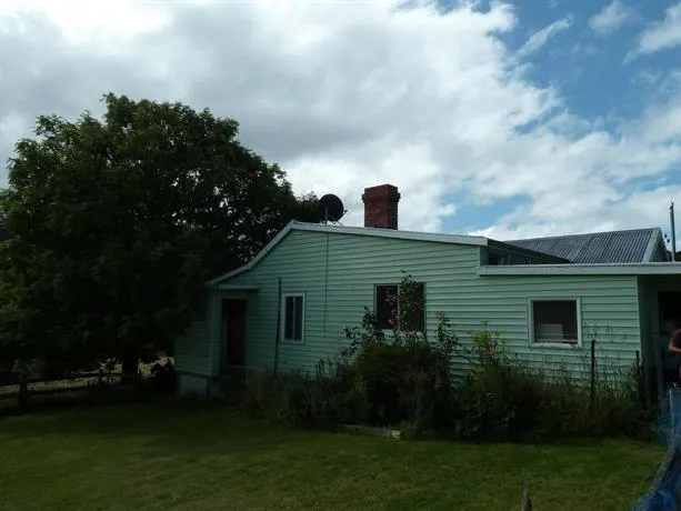 Hillcrest Farmhouse - Image 1