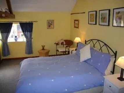 Ambion Court Hotel - Image 1