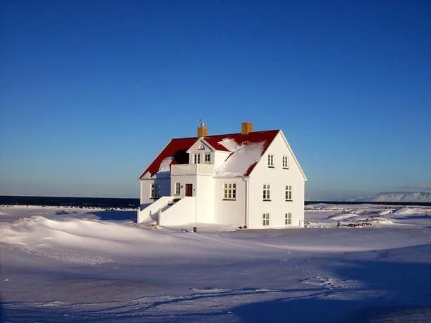 Ocean Front Iceland Luxury Apartment - Image 1