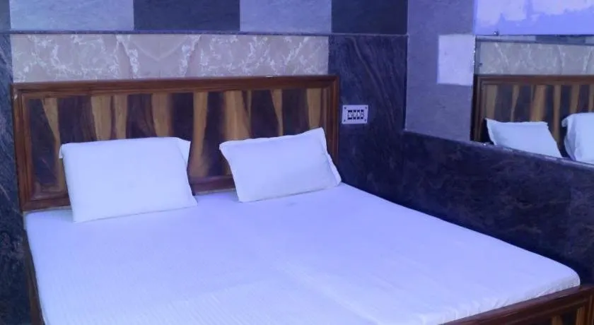 Sharda Hotel - Image 1