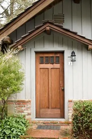 The Andiron Seaside Inn & Cabins - Image 1