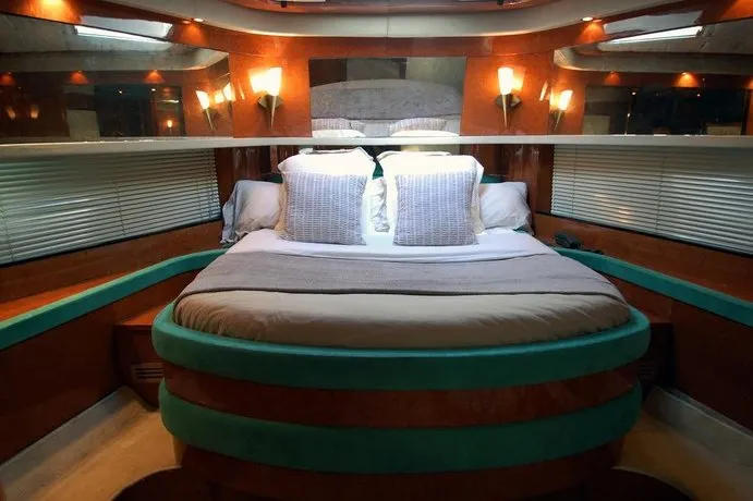 Leigh Yacht - Image 1