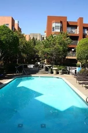 Execustay At Bayside Village - Image 1