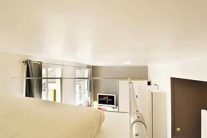 Amelie Flat - Image 1