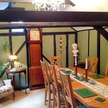 Period, characterful cottage of unique charm - Image 1