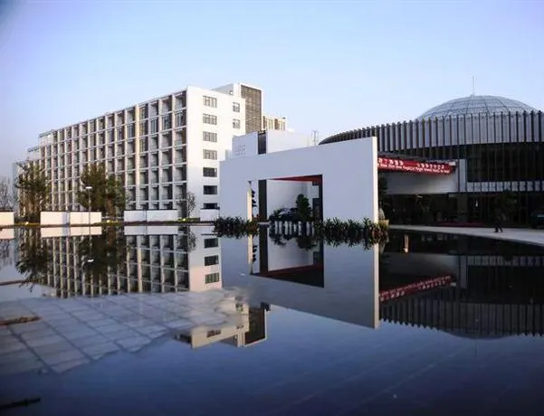 Bayview Grand Hotel - Image 1
