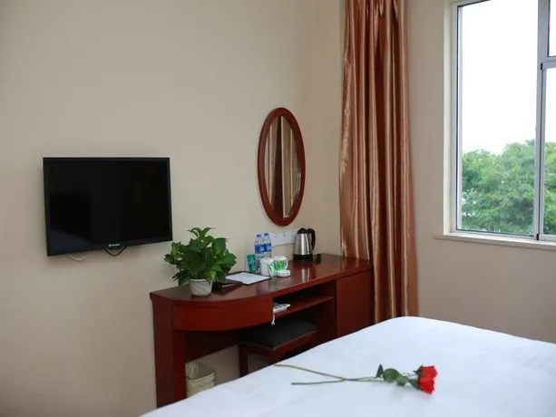 GreenTree Inn Suzhou Yangchenghu International Crab City Qianshuiwan Express Hotel - Image 1