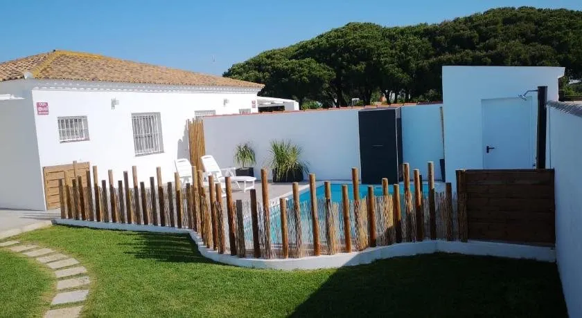 LA PALAPA, Chalet con piscina privada y muy cerca del mar - Image 1