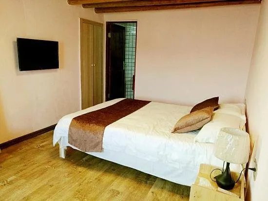 Tinghai Guesthouse - Image 1