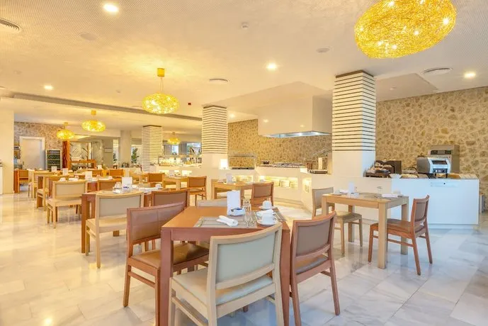 Apartamentos Oro Playa - Image 1