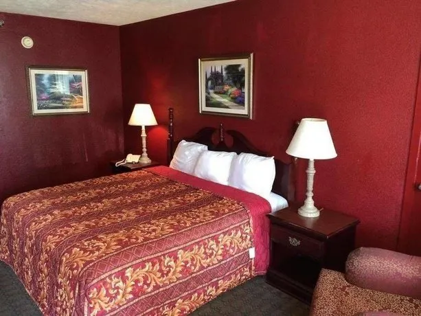 Hotel Macon MS Hwy 45 - Image 1