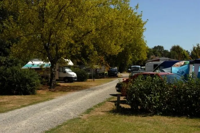 Camping Le Lac des Varennes - Image 1