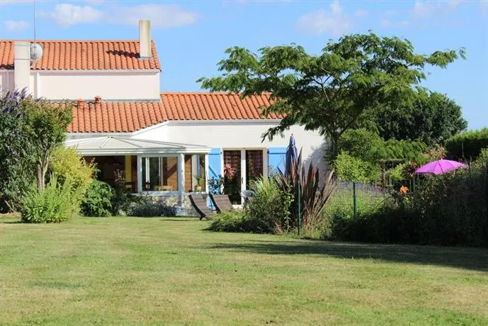 Le Domaine Des Fees - Image 1