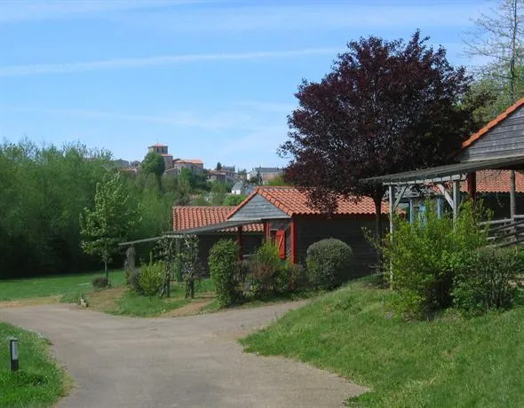 Camping Le Hameau Du Petit Lay - Image 1